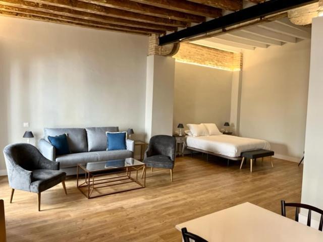 Ti1 Estiloso Loft 120M De La Catedral Tomas De Ibarra Street Sewilla Zewnętrze zdjęcie